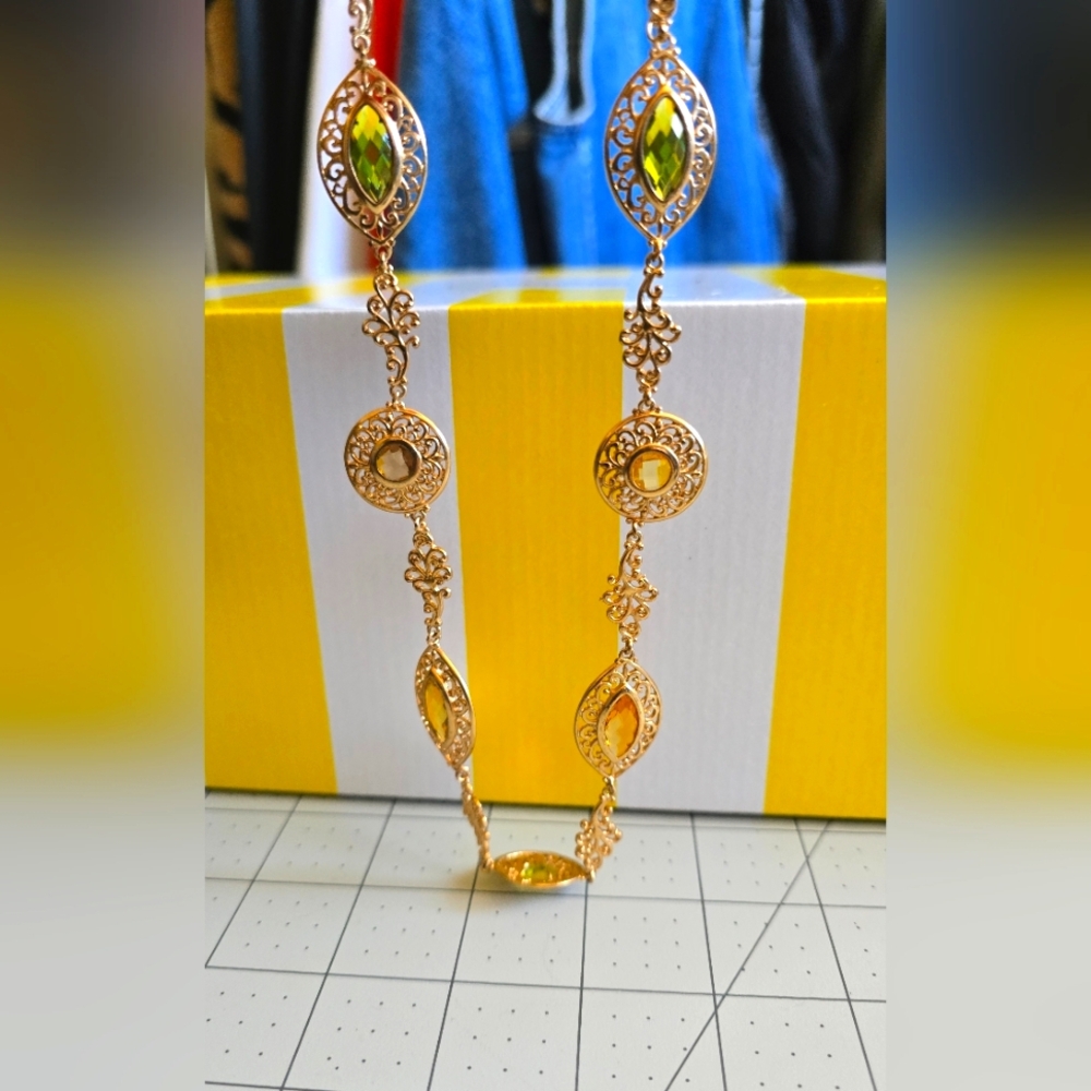 Elegant Gold and Green Women's Necklace